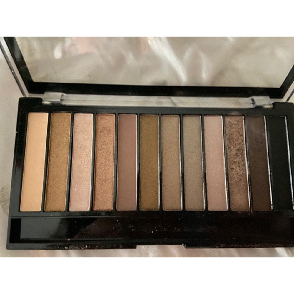 Makeup Revolution Eyeshadow Palette